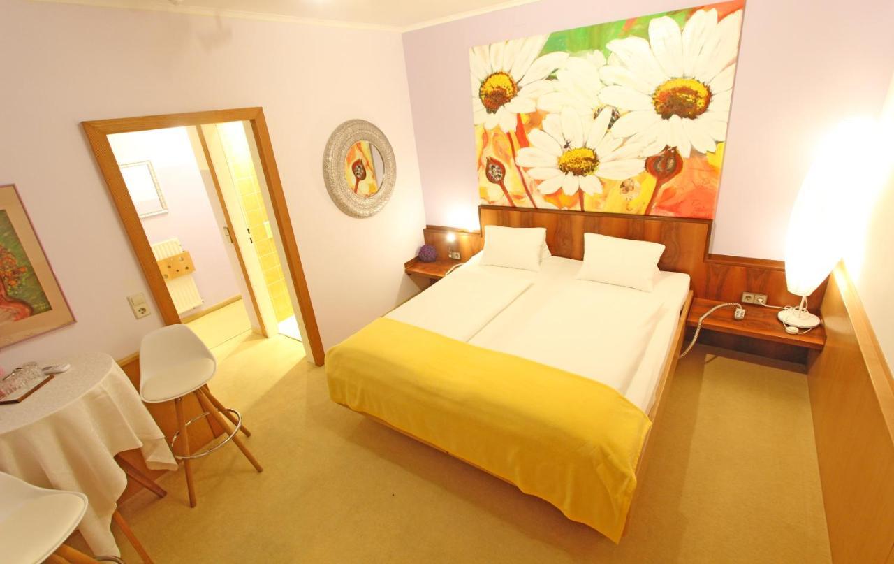 Malerwinkl Restaurant + Kunsthotel Hatzendorf 外观 照片