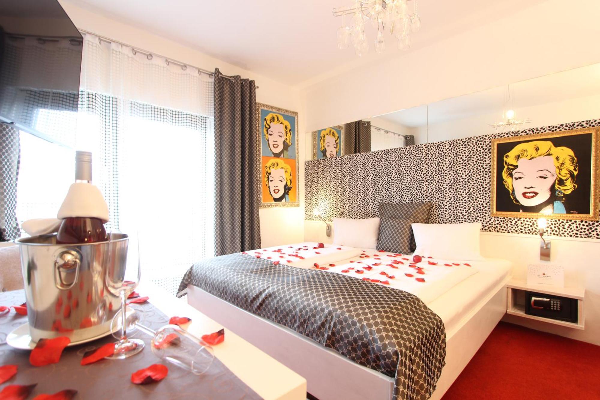 Malerwinkl Restaurant + Kunsthotel Hatzendorf 外观 照片