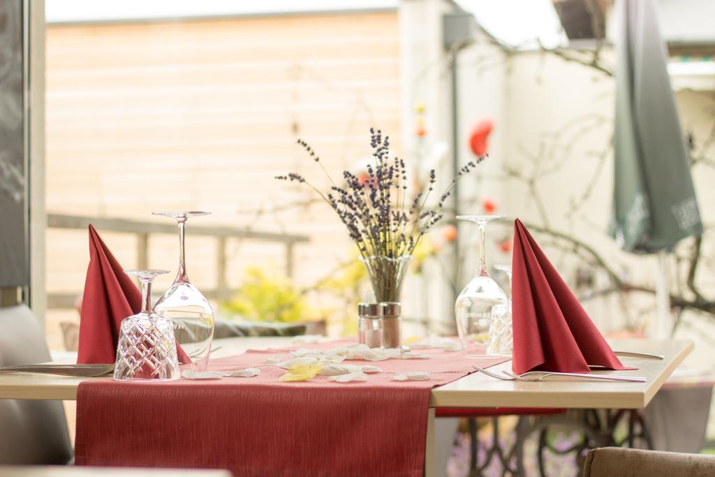 Malerwinkl Restaurant + Kunsthotel Hatzendorf 外观 照片