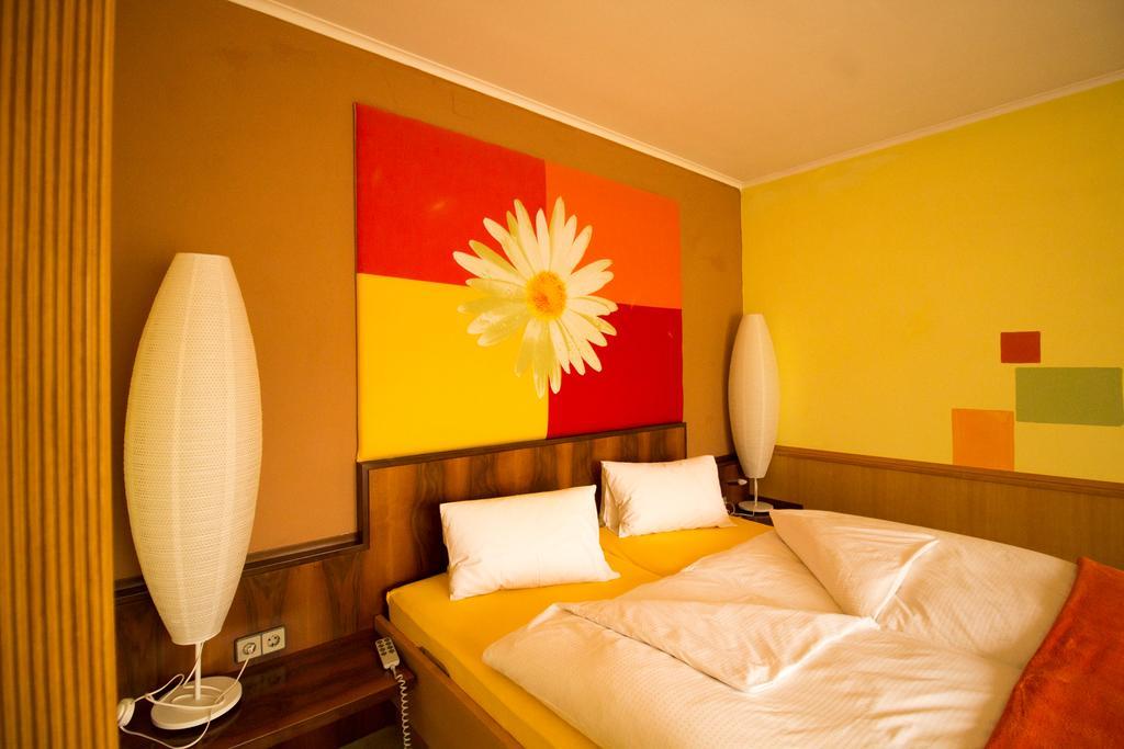 Malerwinkl Restaurant + Kunsthotel Hatzendorf 外观 照片
